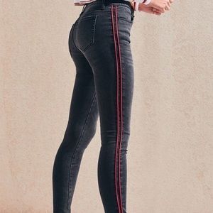 NWT Pacsun Black Washed Skinny Stretch Jeans with Red design on the side